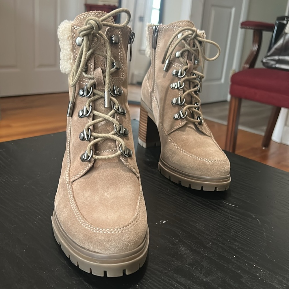 🆕Vince Camuto Suede Tan Lace-Up Ankle Boots - Picture 3 of 8